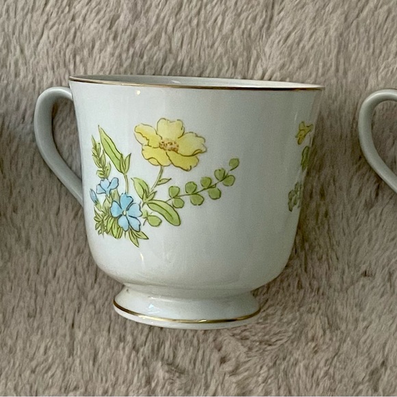 Vintage Ekco International 3 Footed Tea Cups & Saucers SPRING BOUQUET Fine China - Picture 8 of 9